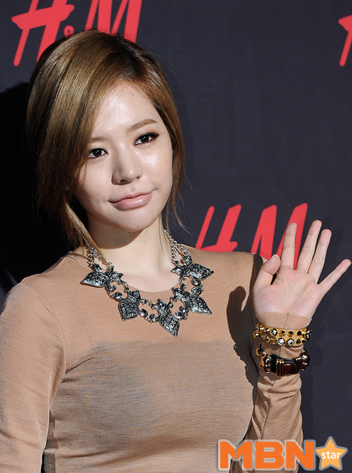 [PIC][04-09-2013]HyoYeon và Sunny tham dự "H&M Fall Collection Pre-Shopping Party" vào tối nay Sunny34