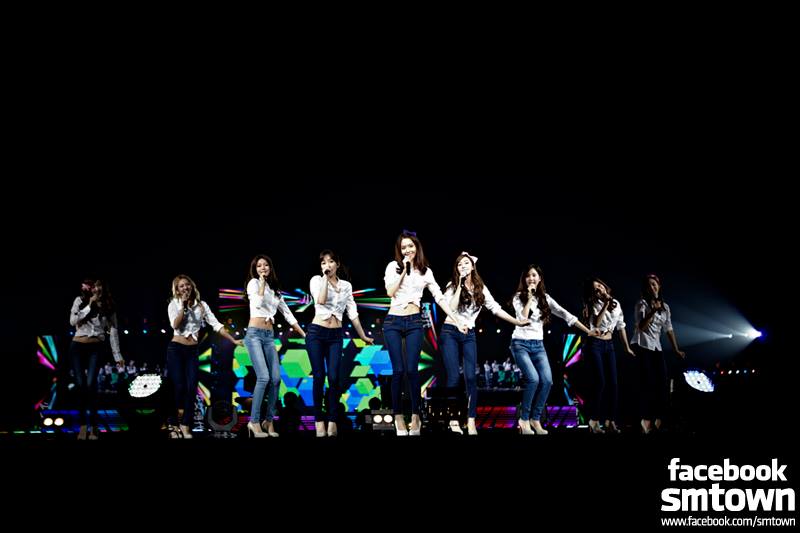 Girls' Generation se presenta en el "SMTOWN Live World Tour III en Tokyo Edición Especial" 548320_621406547902183_1306693649_n