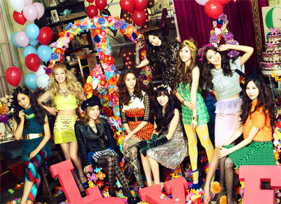 Girls' Generation es el primer grupo femenino de Corea en estar dos veces en el #1 del Ranking Semanal de Oricon News13809_1387241822