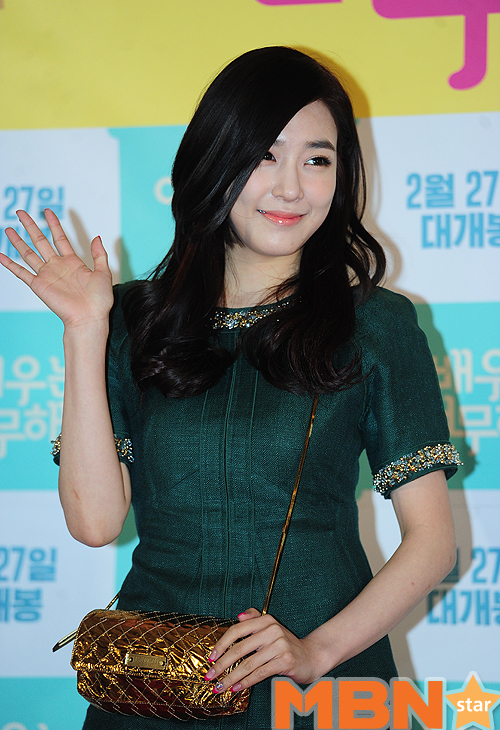 {120224} Tiffany — Premiere VIP de "The Actress is Too Much" Image_readtop_2014_297556_13932419621229377