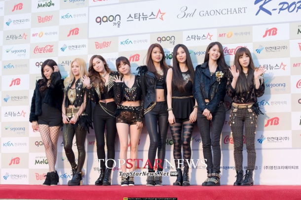 Girls' Generation Gana Dos Premios y Presenta "I Got A Boy" en "3rd Gaon K-Pop Chart Awards" Snsdredcarpet257