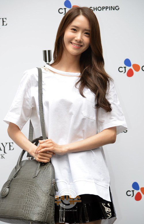 Yoona Asiste a Evento de Lanzamiento de "DEFAYE Black" Yoona21