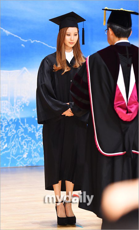 [140821] Seohyun — Ceremonia de graduación de Universidad Dongguk Seohyun3_1