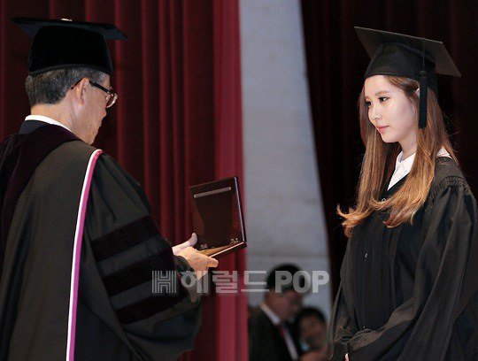 [140821] Seohyun — Ceremonia de graduación de Universidad Dongguk Seohyun5_1