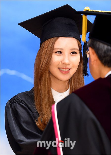 [140821] Seohyun — Ceremonia de graduación de Universidad Dongguk Seohyun8_1