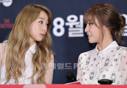 [140822] Taeyeon, Tiffany y Seohyun — Conferencia de Prensa de "The TaeTiSeo" Tts18_1