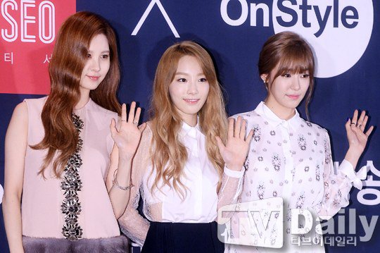 [140822] Taeyeon, Tiffany y Seohyun — Conferencia de Prensa de "The TaeTiSeo" Tts37_1