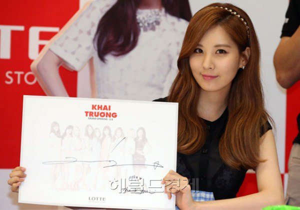 [140902] Taeyeon, Sunny, Hyoyeon, Yuri, Yoona, y Seohyun — Fansign en Vietnam para Lotte Department Store Seohyun1