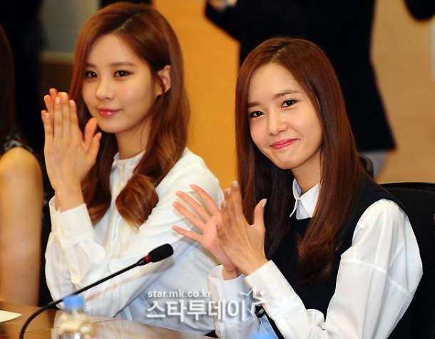 [140917] Yoona y Seohyun — Ceremonia de Nombramiento de Embajador en Universidad Dongguk Yoonhyun1