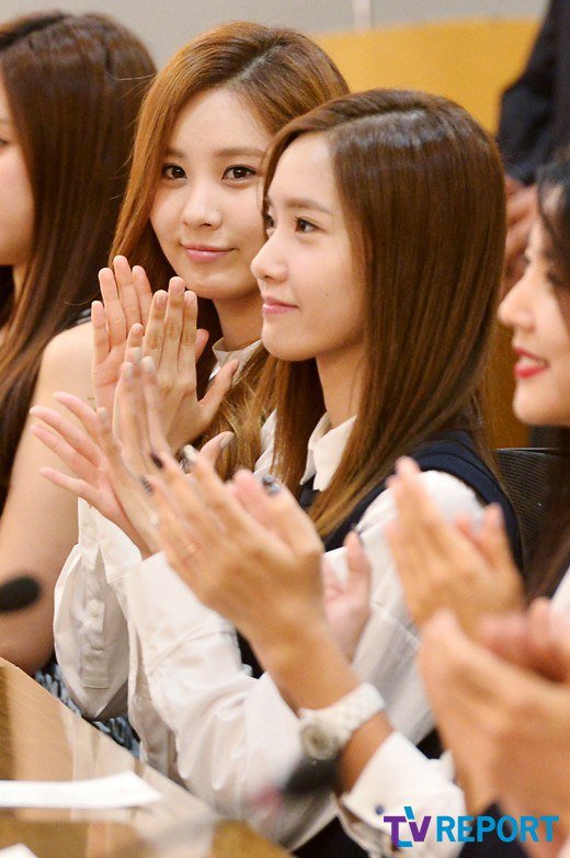 [140917] Yoona y Seohyun — Ceremonia de Nombramiento de Embajador en Universidad Dongguk Yoonhyun11