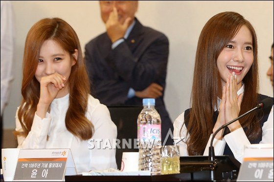 [140917] Yoona y Seohyun — Ceremonia de Nombramiento de Embajador en Universidad Dongguk Yoonhyun4