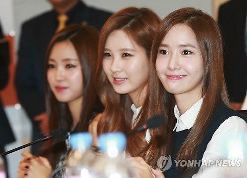 [140917] Yoona y Seohyun — Ceremonia de Nombramiento de Embajador en Universidad Dongguk Yoonhyun8