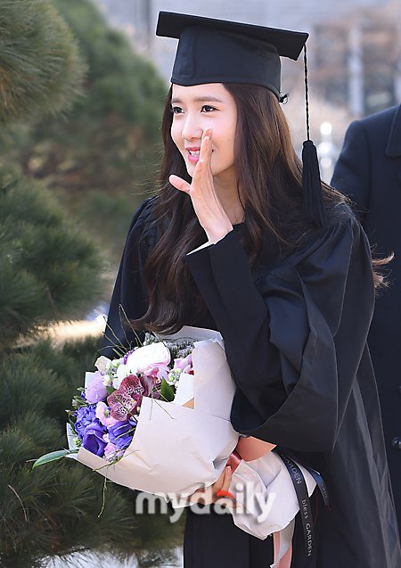 Yoona se gradua de la Universidad de Dongguk y asiste a la ceremonia de graduación Yoona6