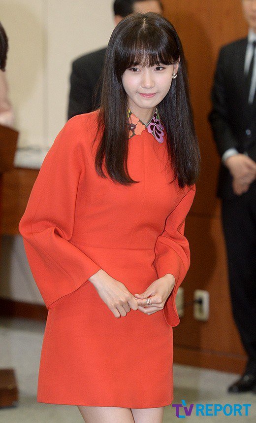Yoona Asiste a la Ceremonia de Nombramiento al Embajador Nacional de Impuestos y Servicios Yoona1