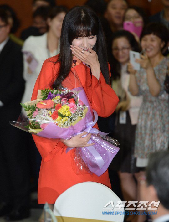 Yoona Asiste a la Ceremonia de Nombramiento al Embajador Nacional de Impuestos y Servicios Yoona22