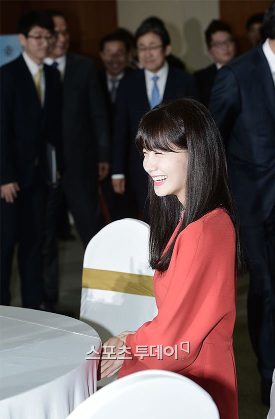 Yoona Asiste a la Ceremonia de Nombramiento al Embajador Nacional de Impuestos y Servicios Yoona23