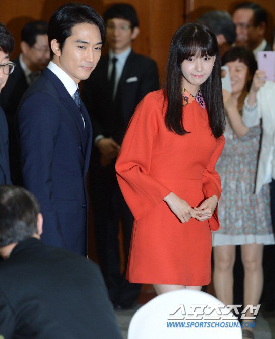 Yoona Asiste a la Ceremonia de Nombramiento al Embajador Nacional de Impuestos y Servicios Yoona25
