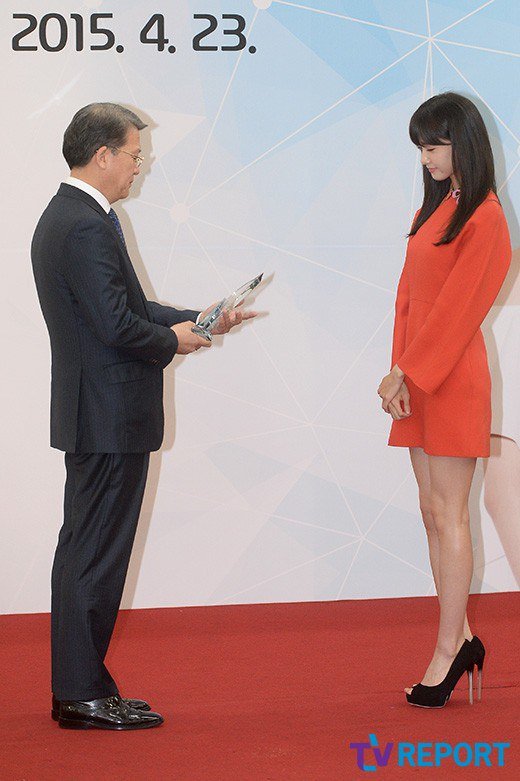 Yoona Asiste a la Ceremonia de Nombramiento al Embajador Nacional de Impuestos y Servicios Yoona28