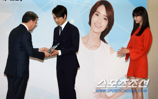 Yoona Asiste a la Ceremonia de Nombramiento al Embajador Nacional de Impuestos y Servicios Yoona30