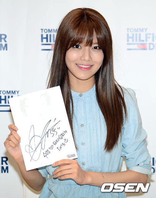 Sooyoung and Seohyun Attend Tommy Hilfiger Denim Fansign Event