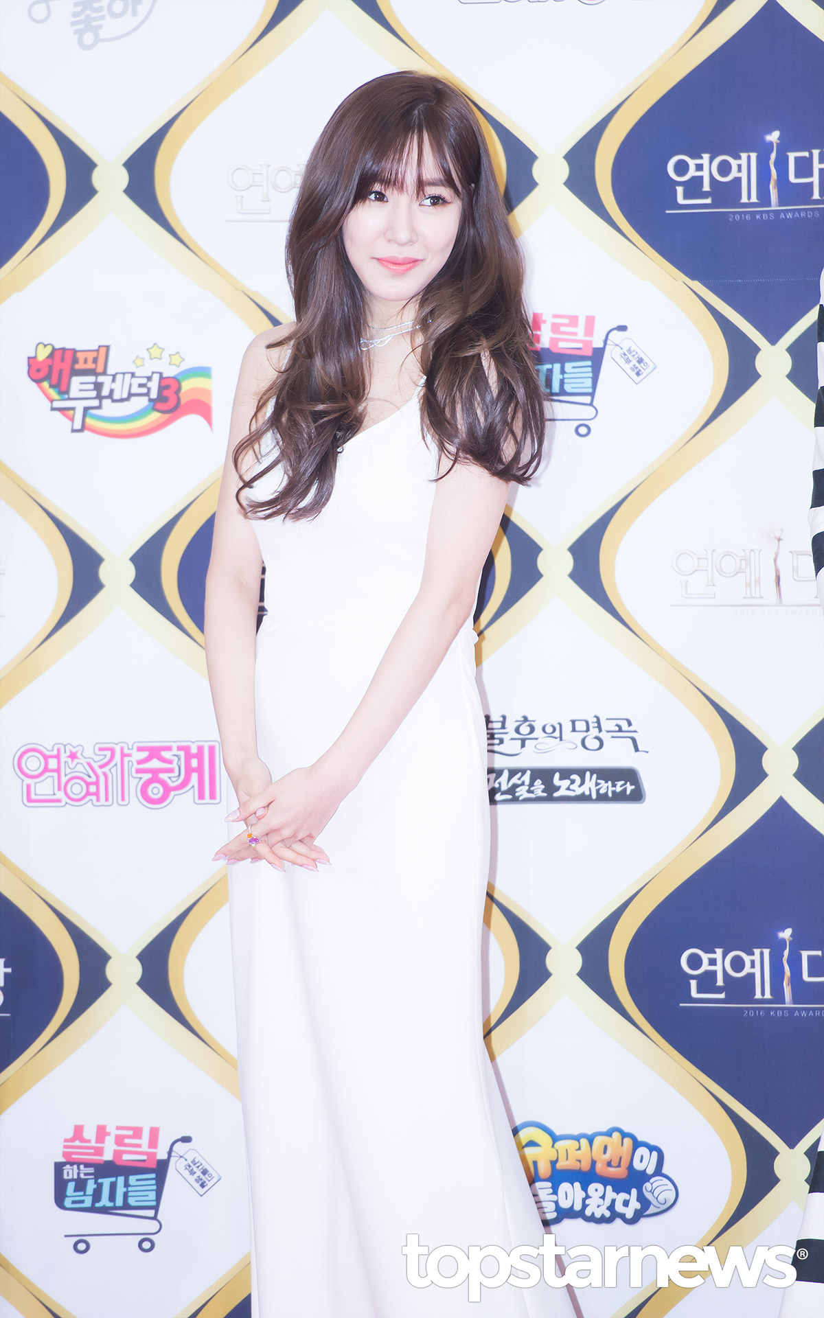 소녀시대 | (SoNyuh ShiDae / SNSD) | Girls' Generation One-Stop-Update